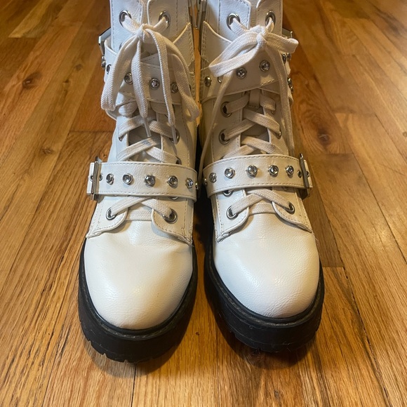 White XOXO Bedazzled Chunky Heal Combat Boots, Size 8 - Picture 4 of 11
